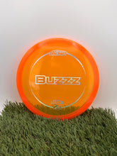 Load image into Gallery viewer, Discraft Z Lite plastic Buzz Midrange