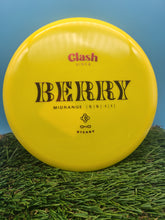 Load image into Gallery viewer, Clash Discs Steady Plastic Berry Midrange