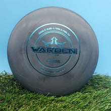 Load image into Gallery viewer, Dynamic Discs Classic Warden Putter