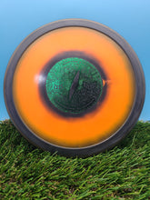 Load image into Gallery viewer, Dynamic Discs Classic Supreme Raptor Eye Sockibomb Slammer V2
