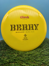 Load image into Gallery viewer, Clash Discs Steady Plastic Berry Midrange
